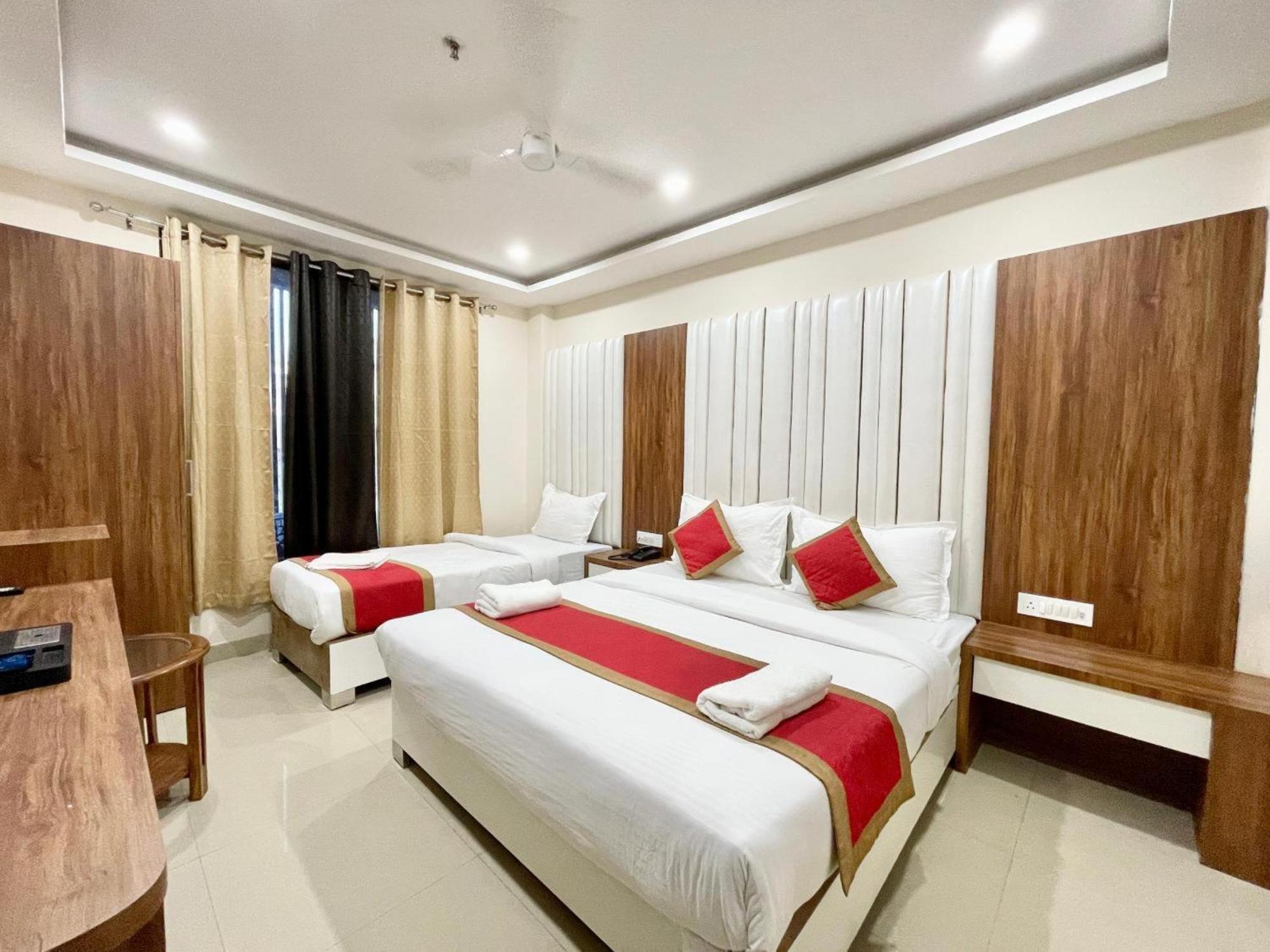 Hotel Shree Radha Krishna Varanasi Exterior foto