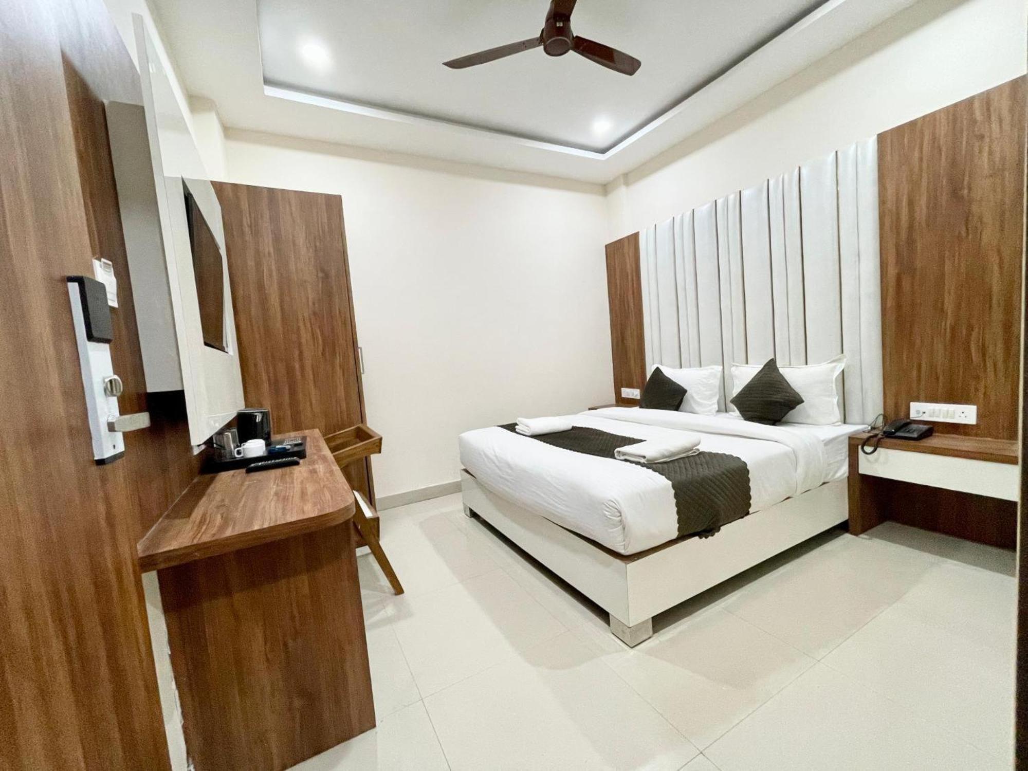 Hotel Shree Radha Krishna Varanasi Exterior foto