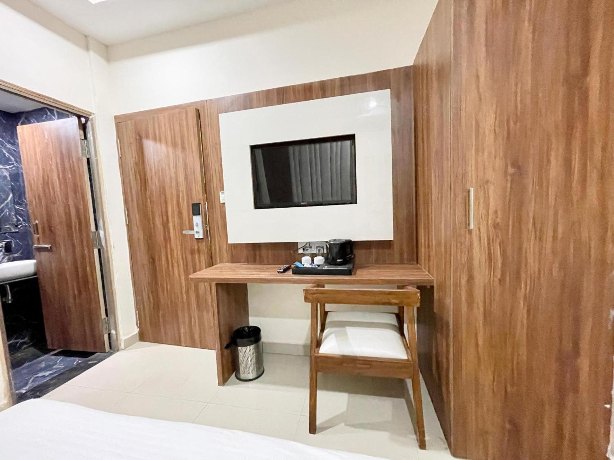 Hotel Shree Radha Krishna Varanasi Exterior foto