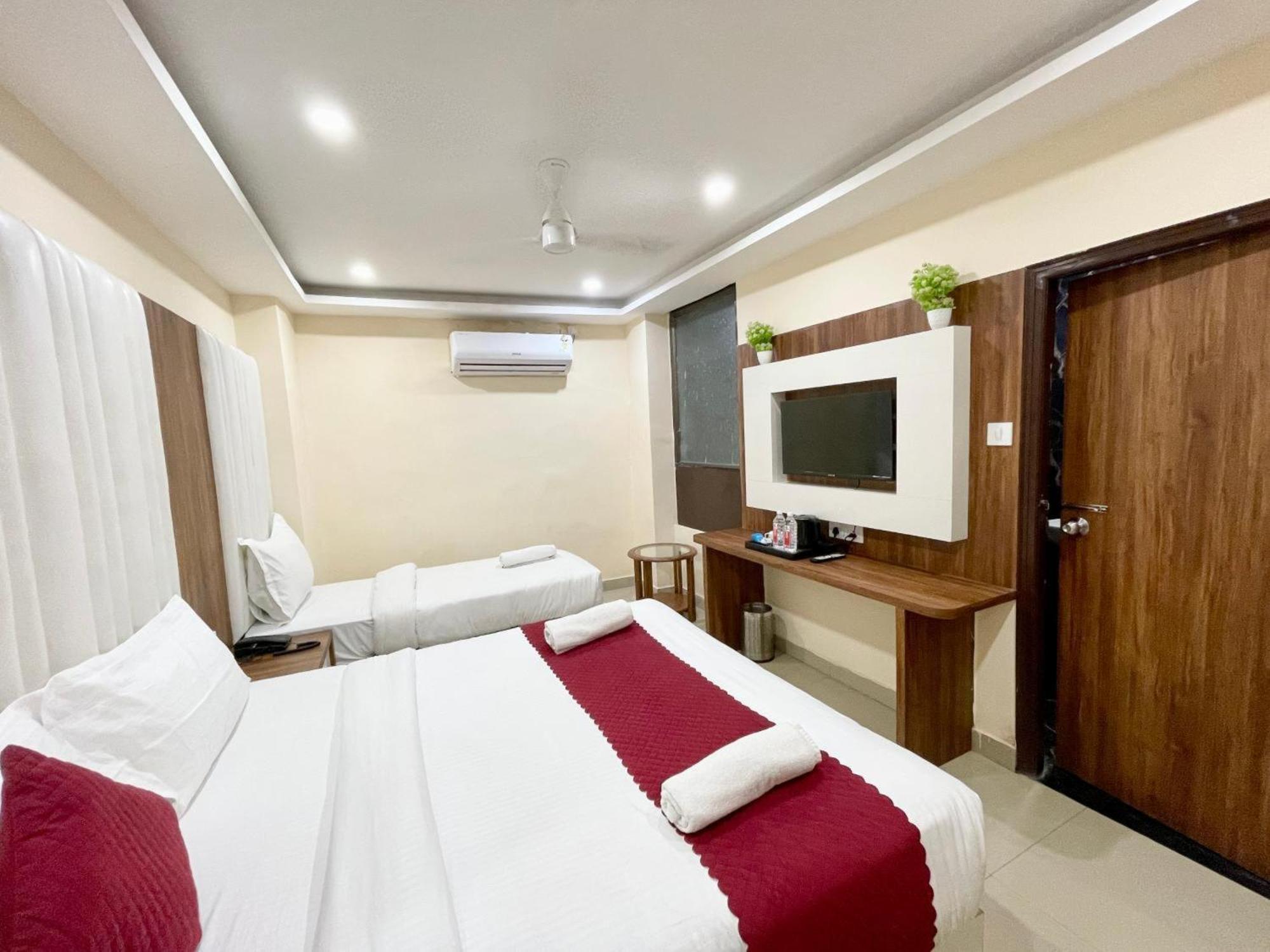Hotel Shree Radha Krishna Varanasi Exterior foto